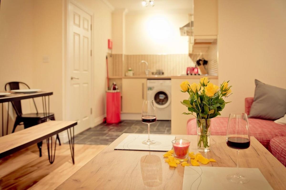 The Modernist Apartment *